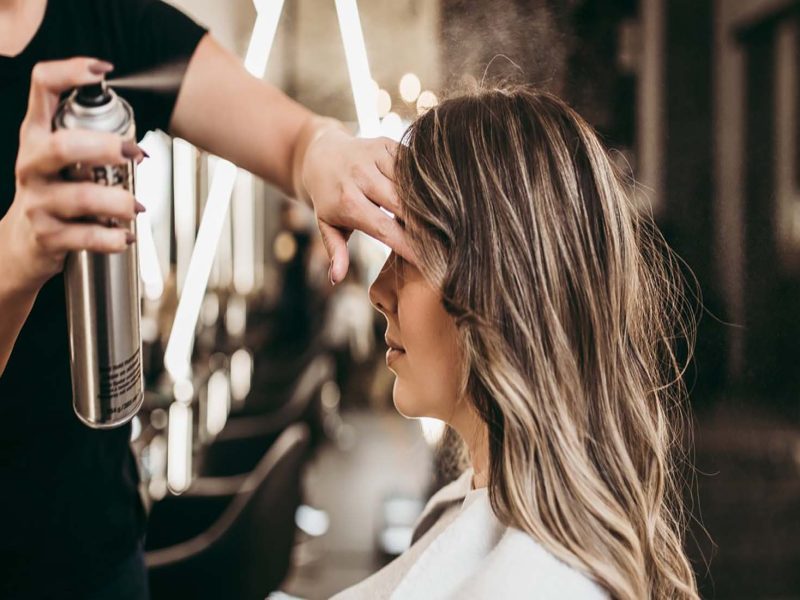 Les cinq erreurs à éviter absolument avant d’aller chez le coiffeur